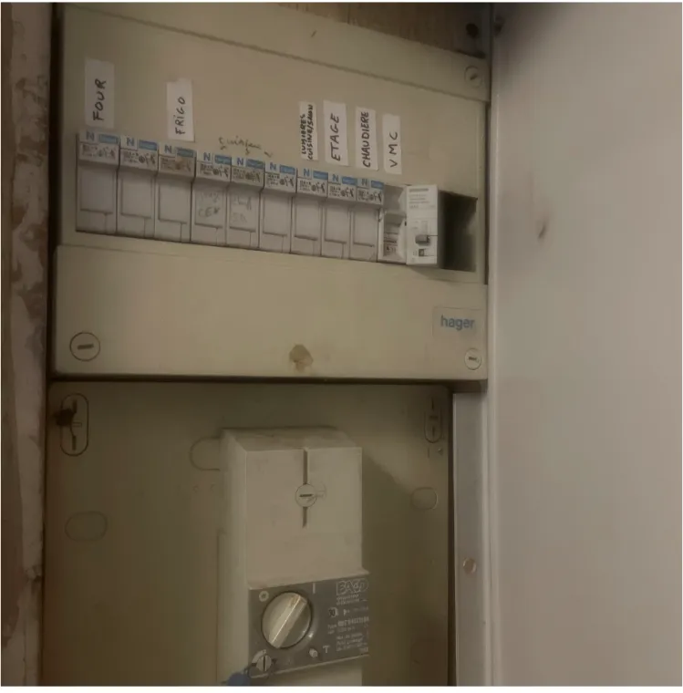 Remise en conformité d'un tableau électrique à Château-Gombert part 1/2, Septèmes-les-Vallons, SRTC